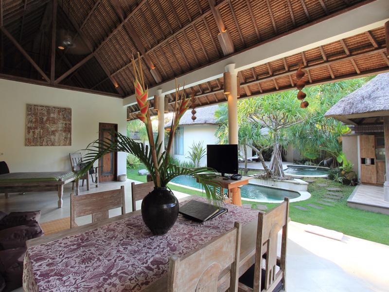 Villa Tirta Naga Bali Семиньяк Экстерьер фото