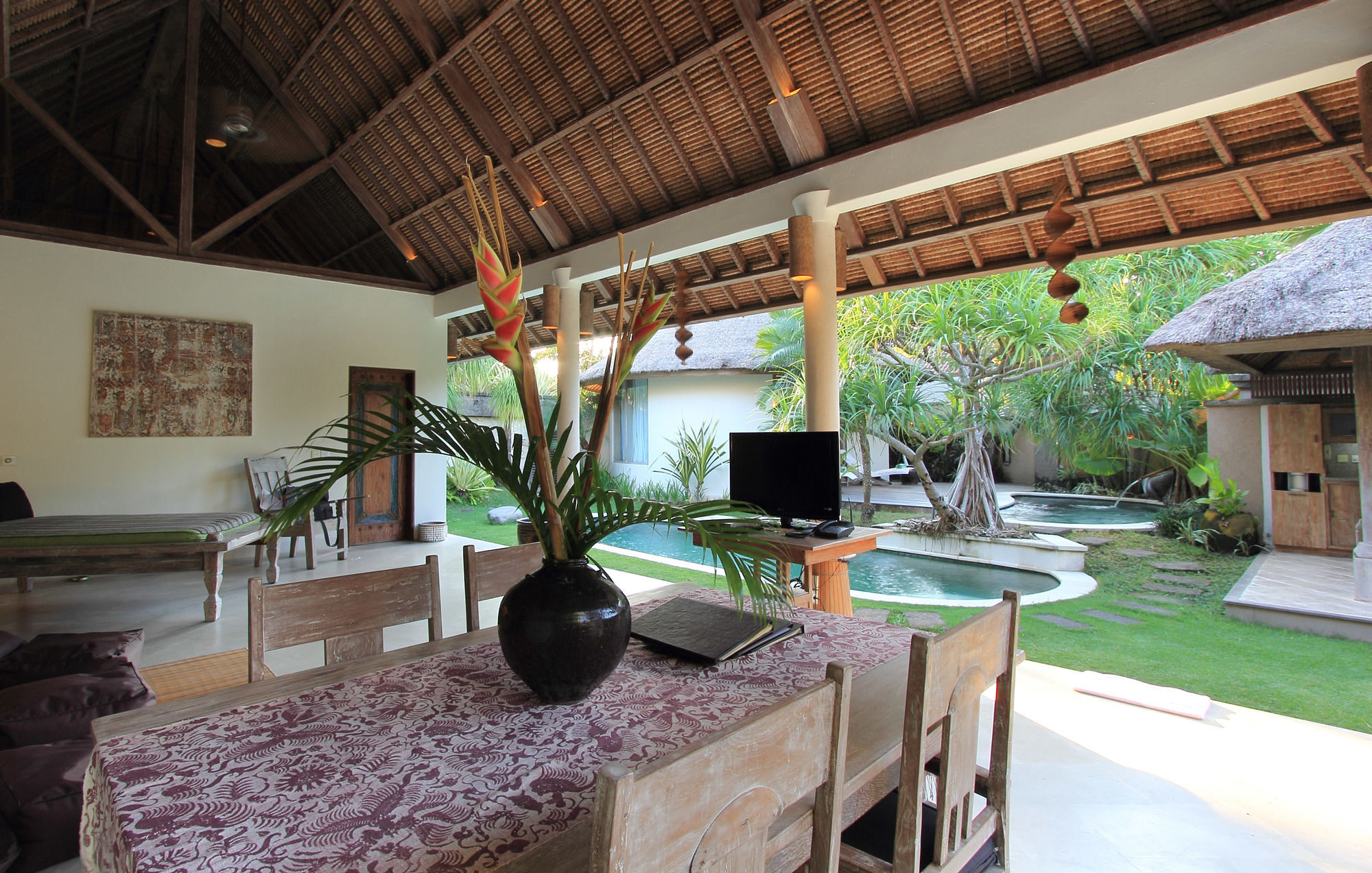 Villa Tirta Naga Bali Семиньяк Экстерьер фото