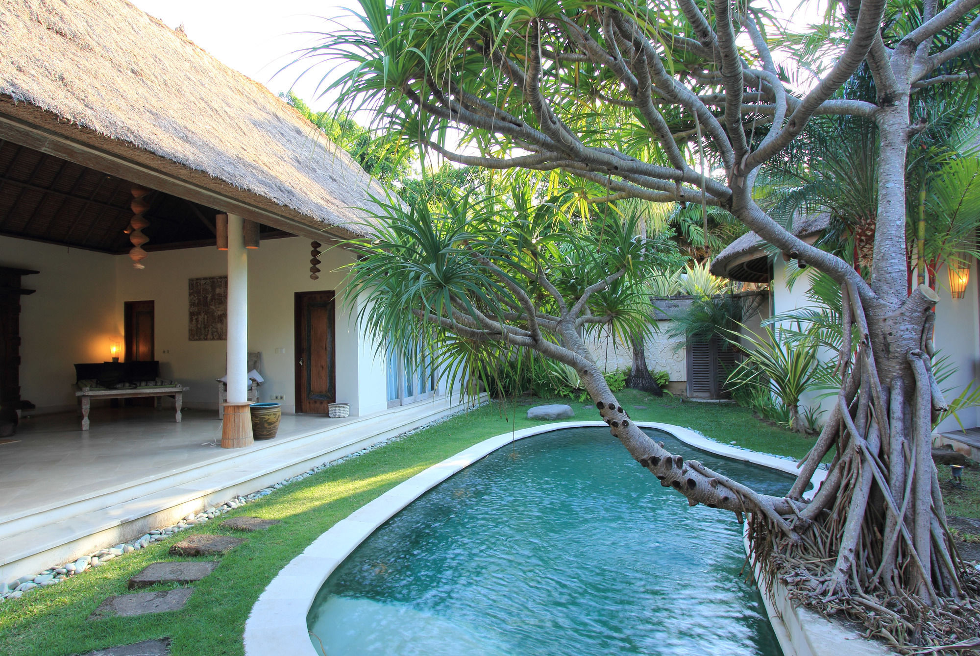 Villa Tirta Naga Bali Семиньяк Экстерьер фото